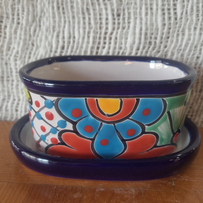Oval window box planter with saucer